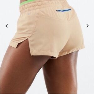 Fabletics  3.5”  hali run Beige Athletic Shorts with Blue Accent 2X